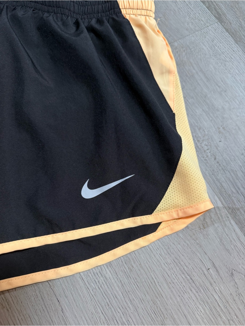 •NIKE• RUNNING SHORTS - Picture 5 of 6
